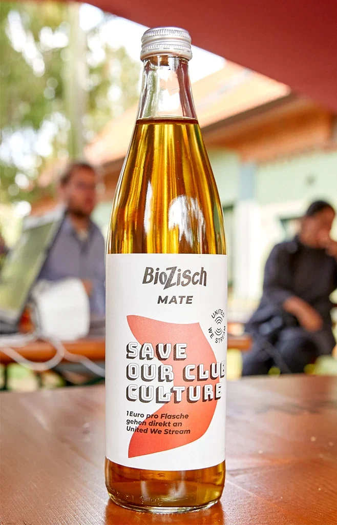 A Soli Mate bottle with the United We Stream label.